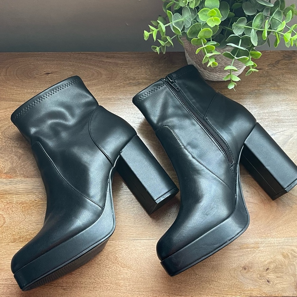 House of Harlow 1960 Black Heeled Ankle Boots 7.5 size